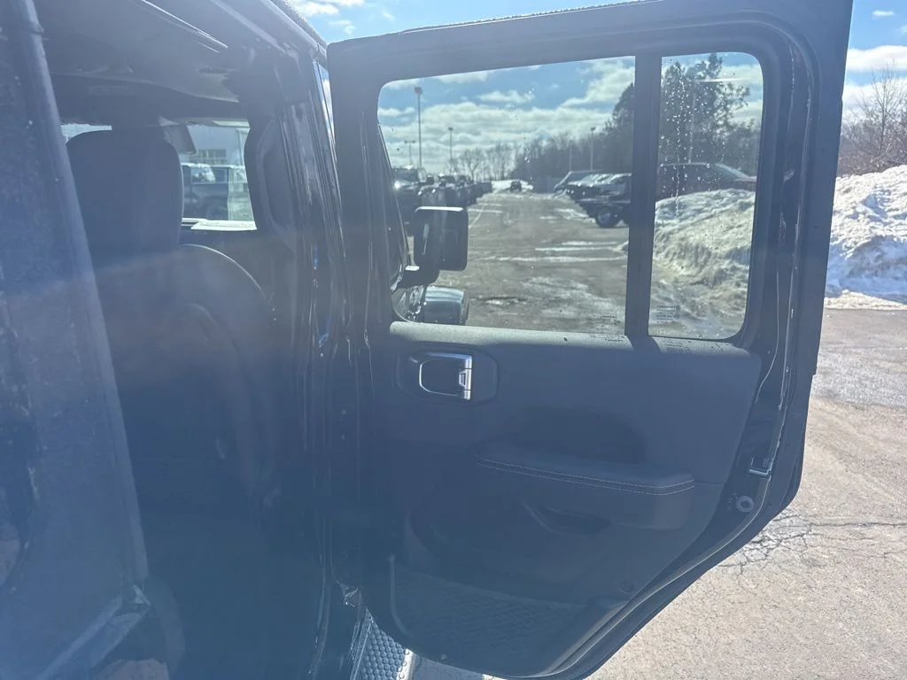 2025 Jeep Wrangler 4-Door Sahara - Photo 42