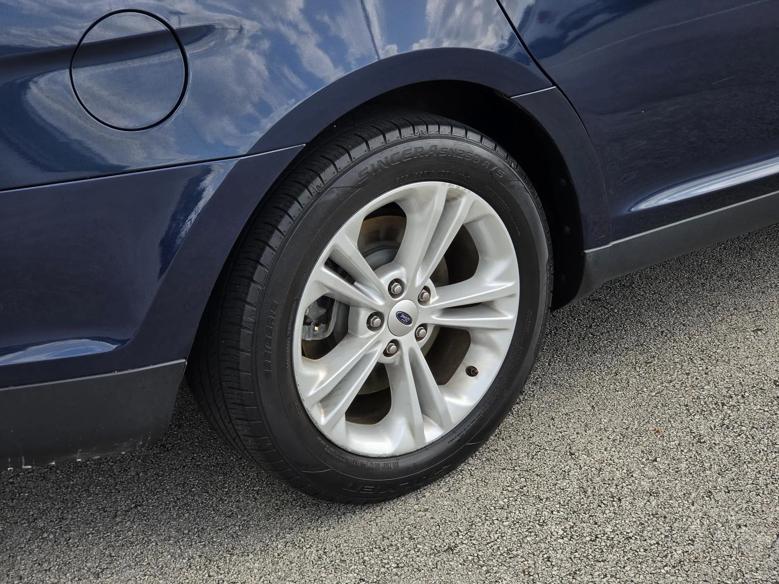 Used 2016 Blue Ford 4dr Sdn SEL FWD image 9