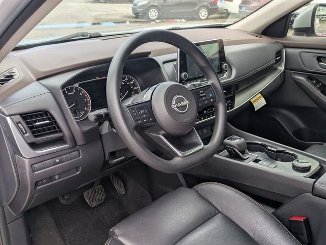 Used 2023 Silver Nissan SV image 32