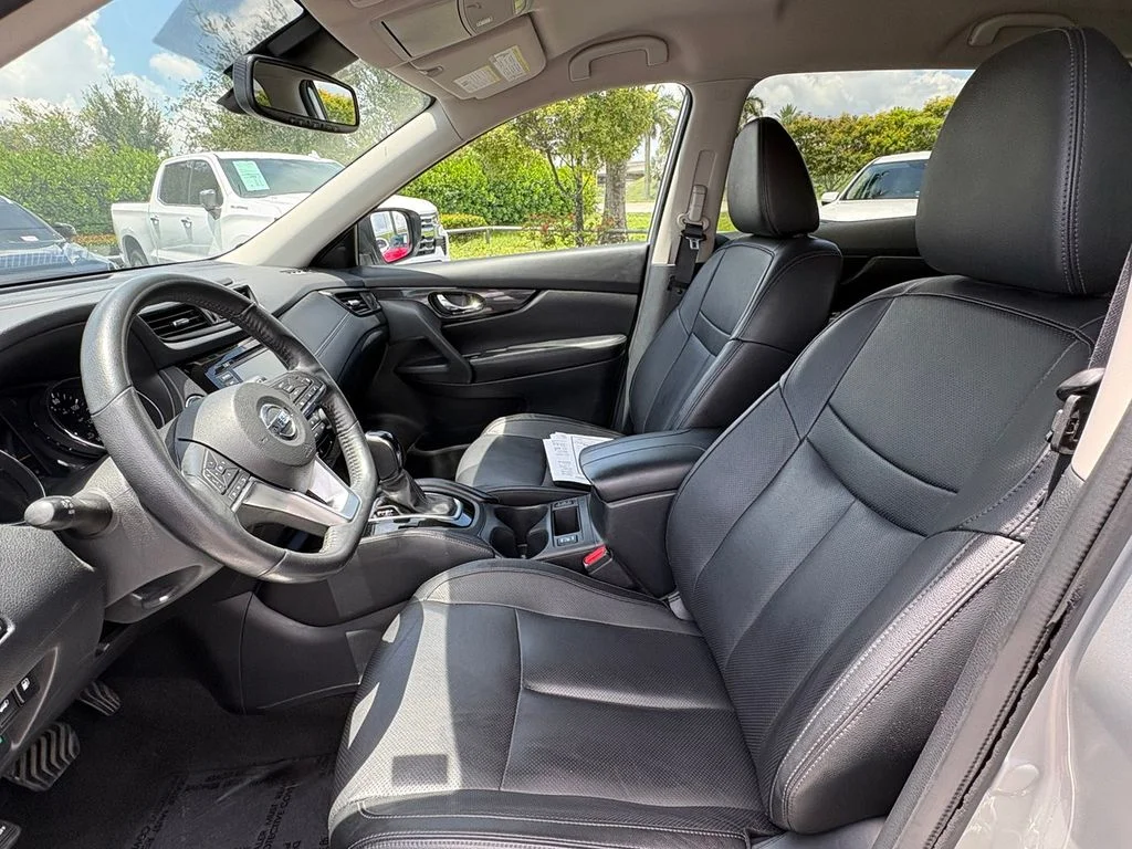 Used 2018 Silver Nissan SL image 15