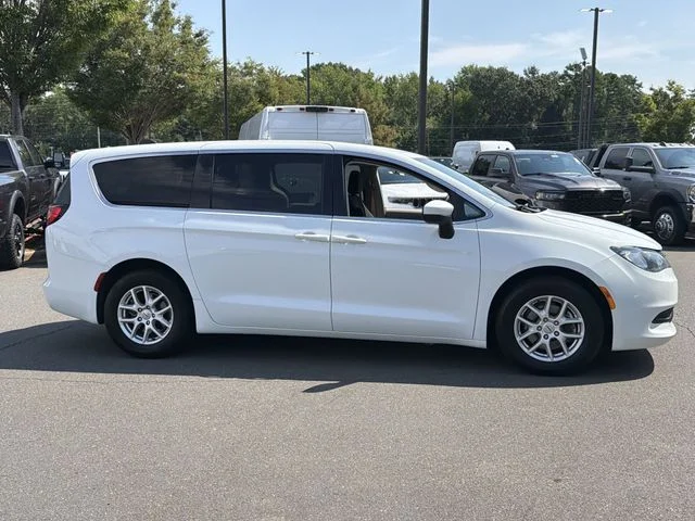 Used 2021 White Chrysler L image 13