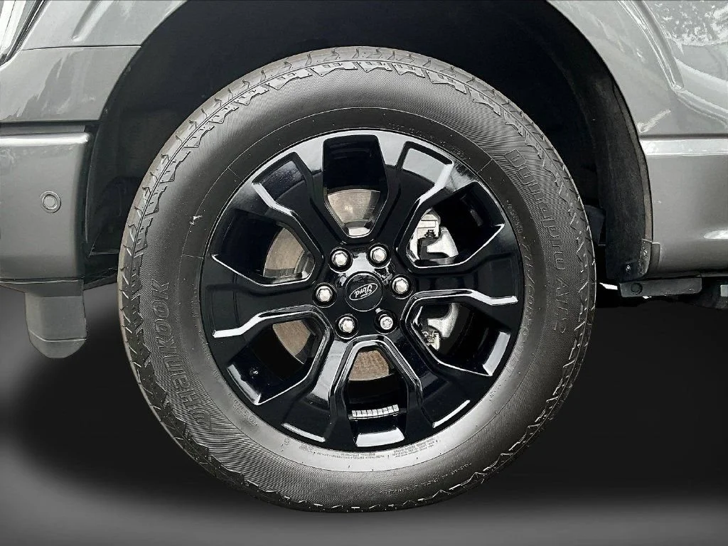 Used 2022 Gray Metallic Ford Platinum image 37