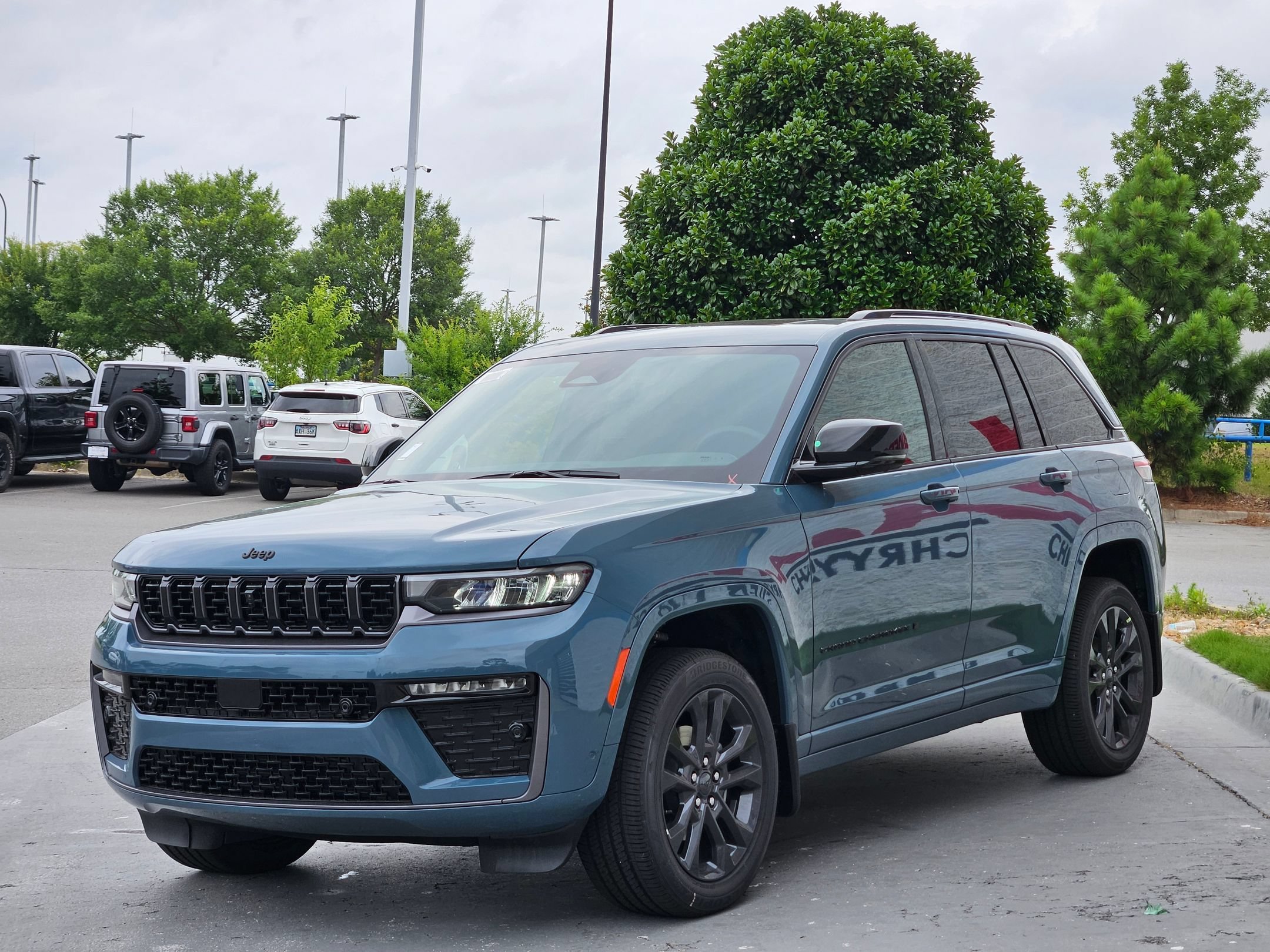 New 2026 Steel Blue Exterior Paint Jeep Limited Reserve image 3