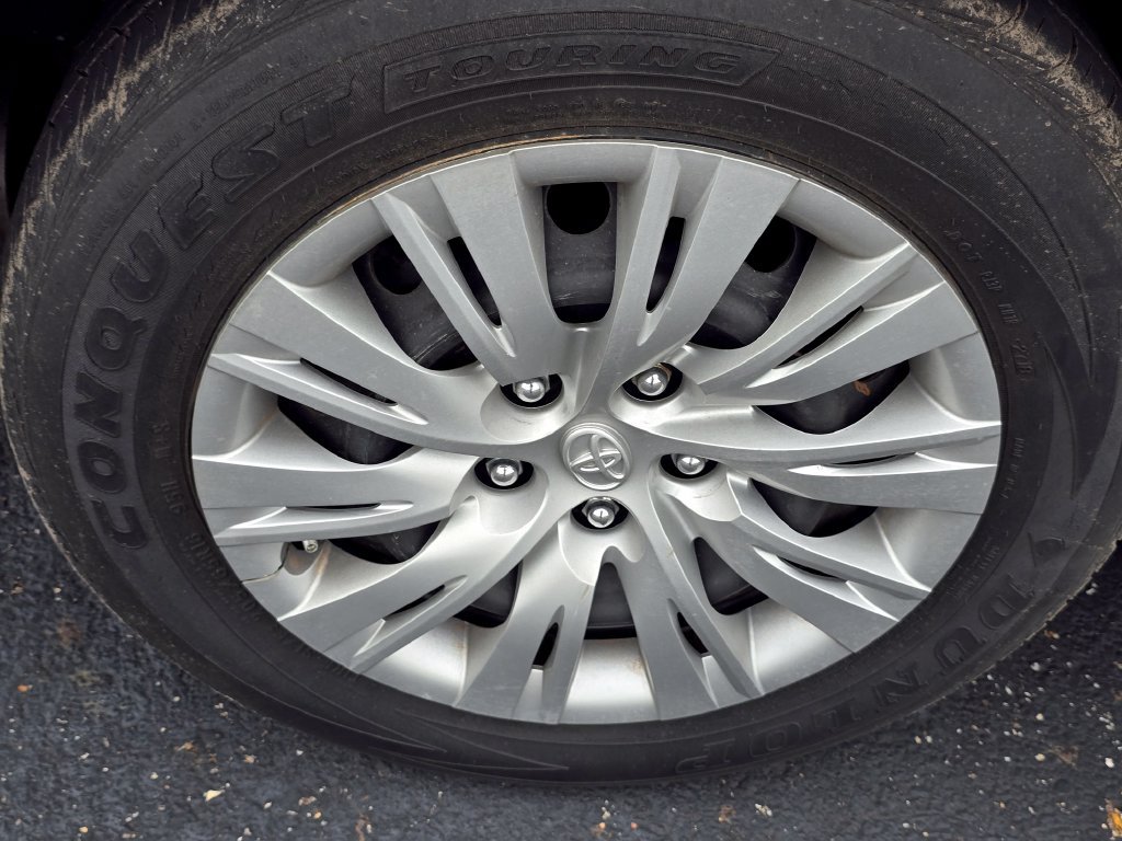 Used 2014 Gray Toyota LE image 9