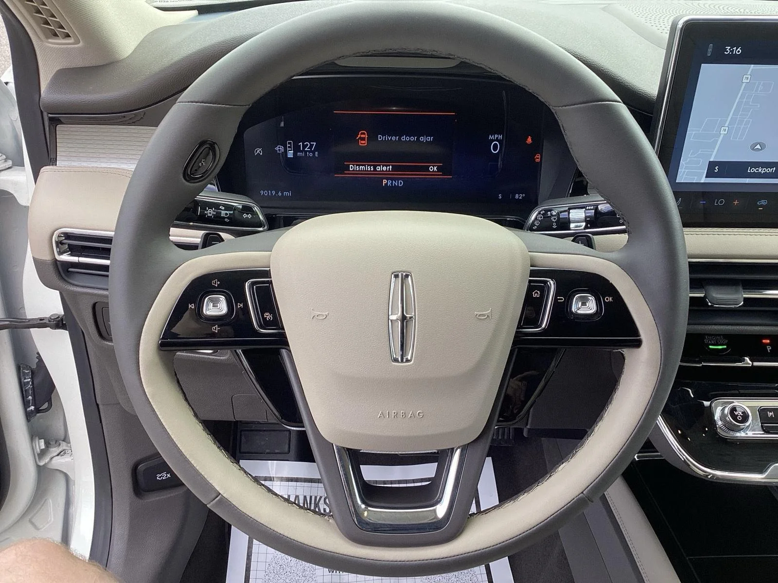 Used 2024 Pristine White Metallic Tri-Coat Lincoln Premiere image 17