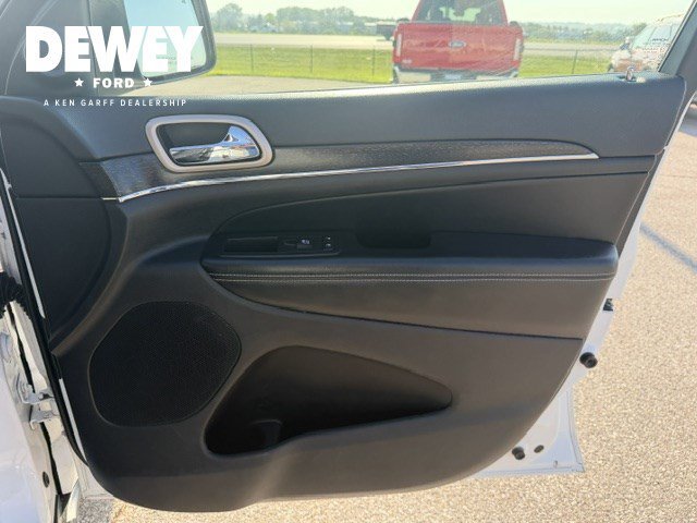 Used 2017 Bright White Clearcoat Jeep Limited image 34