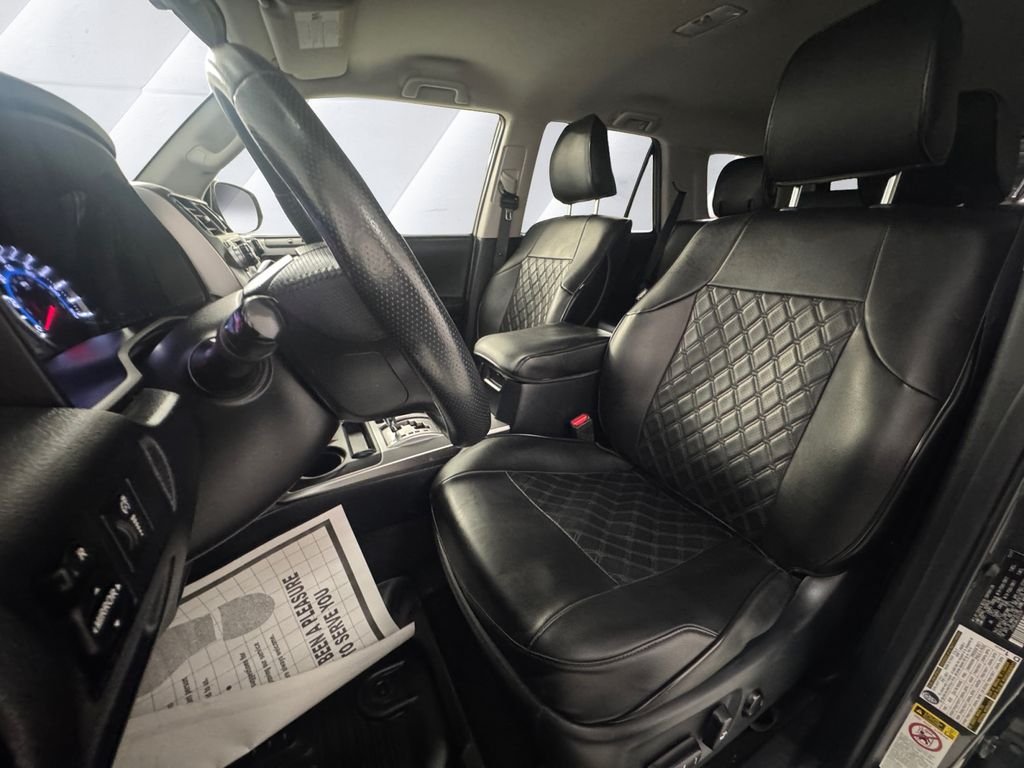 Used 2018 Gray Toyota SR5 image 8