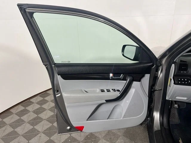 Used 2011 Silver Kia LX image 16