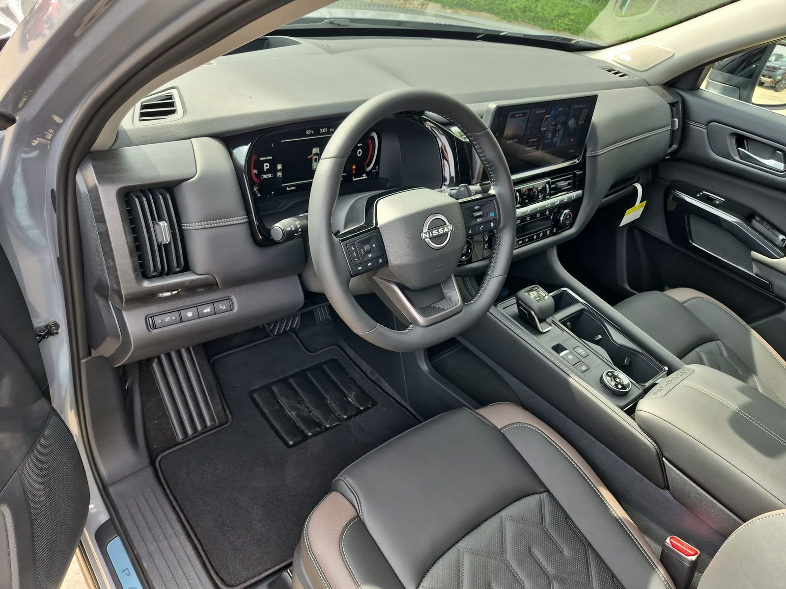New 2026 Boulder Gray Pearl Nissan Platinum image 13