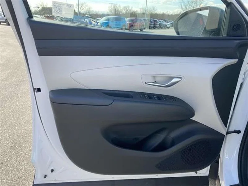 Used 2025 Serenity White Pearl Hyundai SE image 15