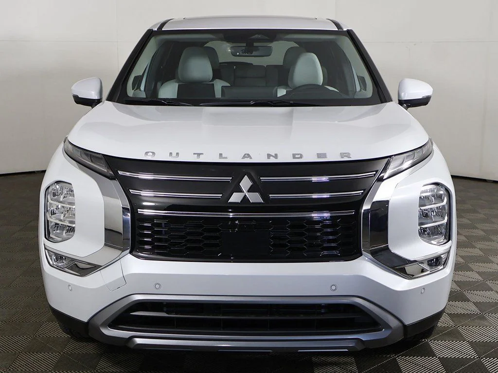 2025 Mitsubishi Outlander SE - Photo 14