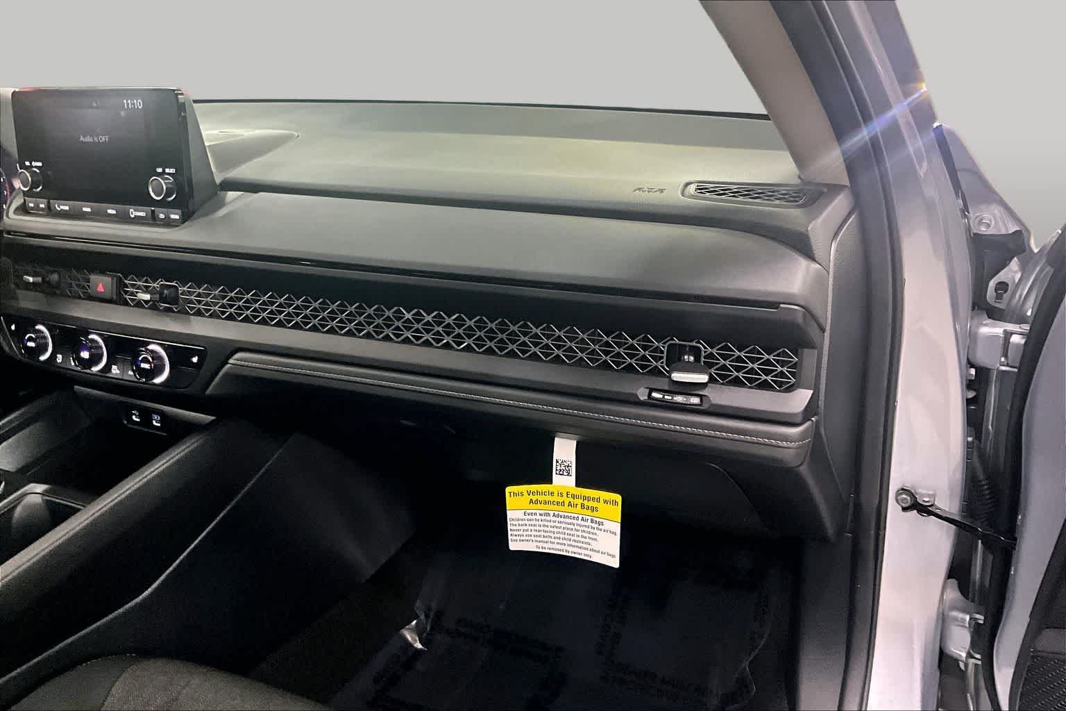 Used 2025 Solar Silver Metallic Honda SE image 18