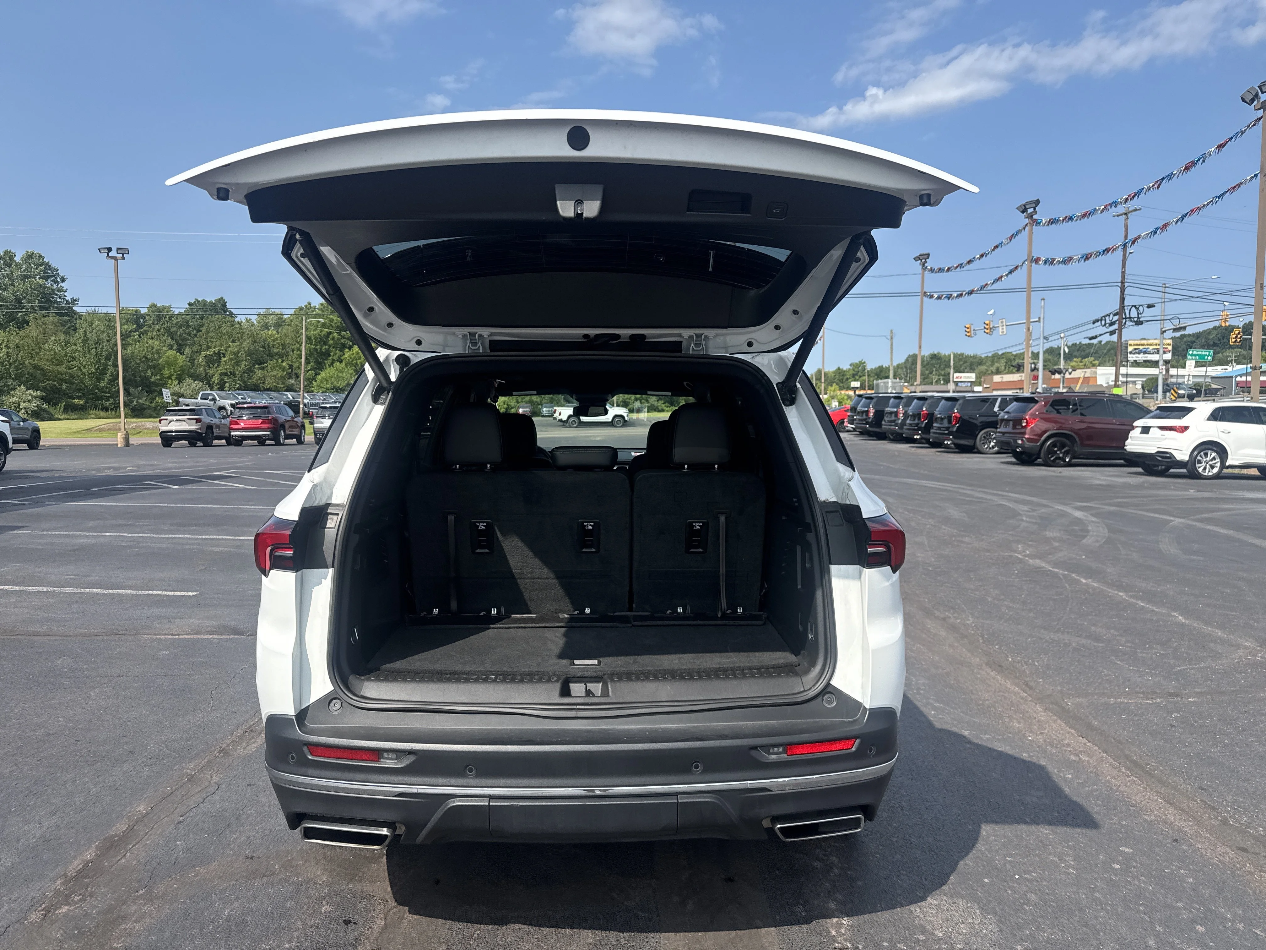 Used 2026 Summit White Buick Preferred image 5
