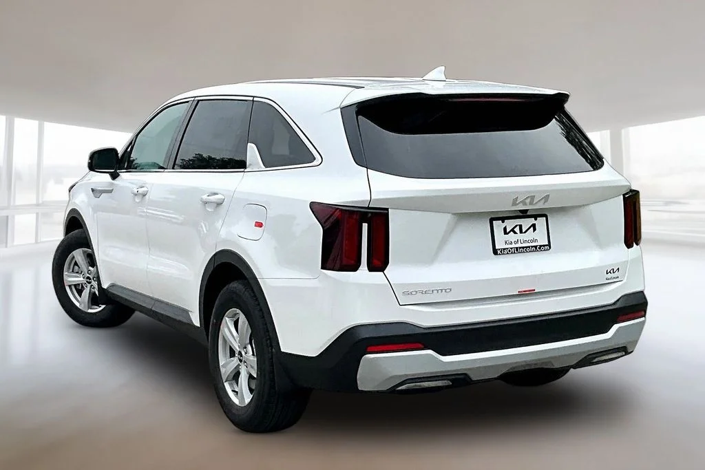 New 2026 Glacial White Pearl Kia LX image 3