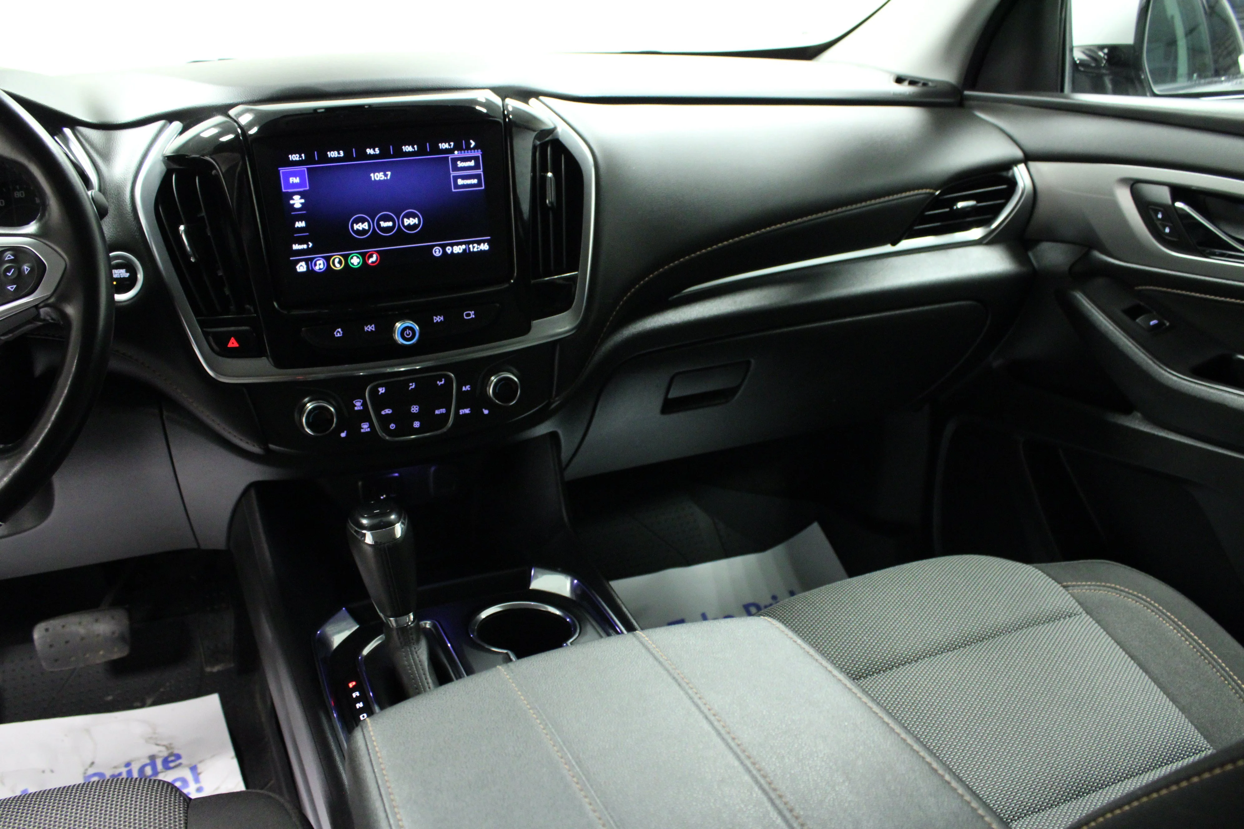 Used 2020 SILVER ICE METALLIC Chevrolet LT Cloth image 20