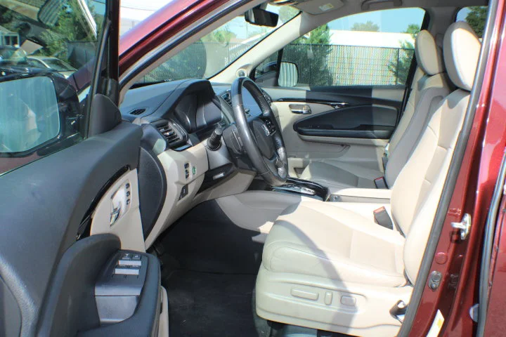 Used 2020 Red Honda AWD Touring 7 Passenger image 8