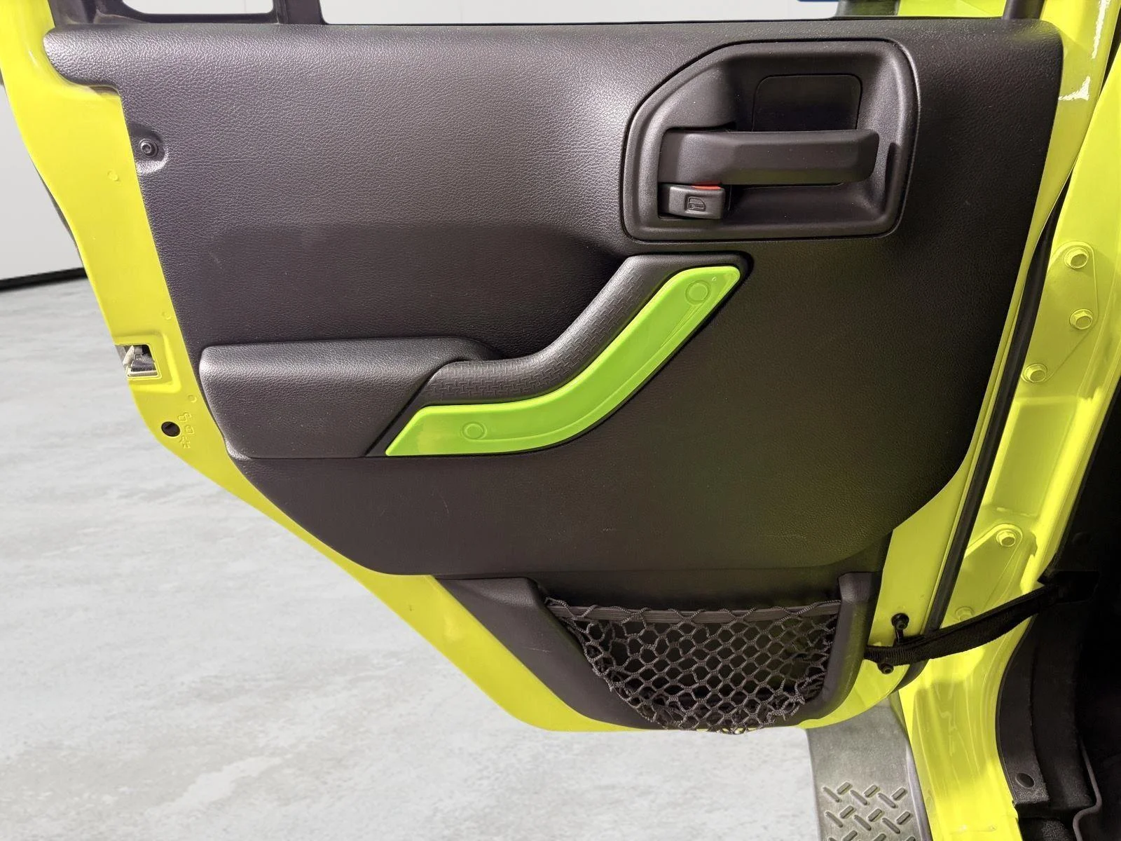 Used 2016 Hypergreen Clearcoat Jeep Sport image 17
