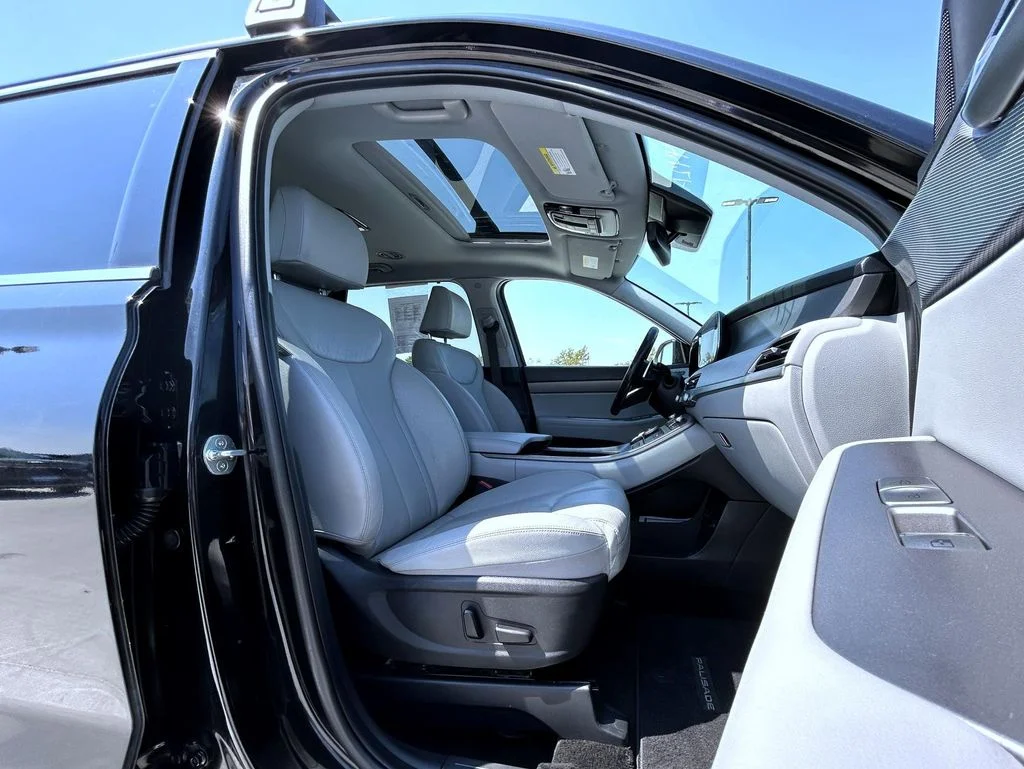 Used 2021 Black Hyundai SEL image 16