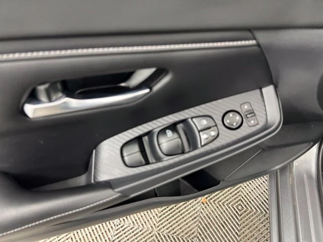Used 2020 Gray Nissan SV image 13