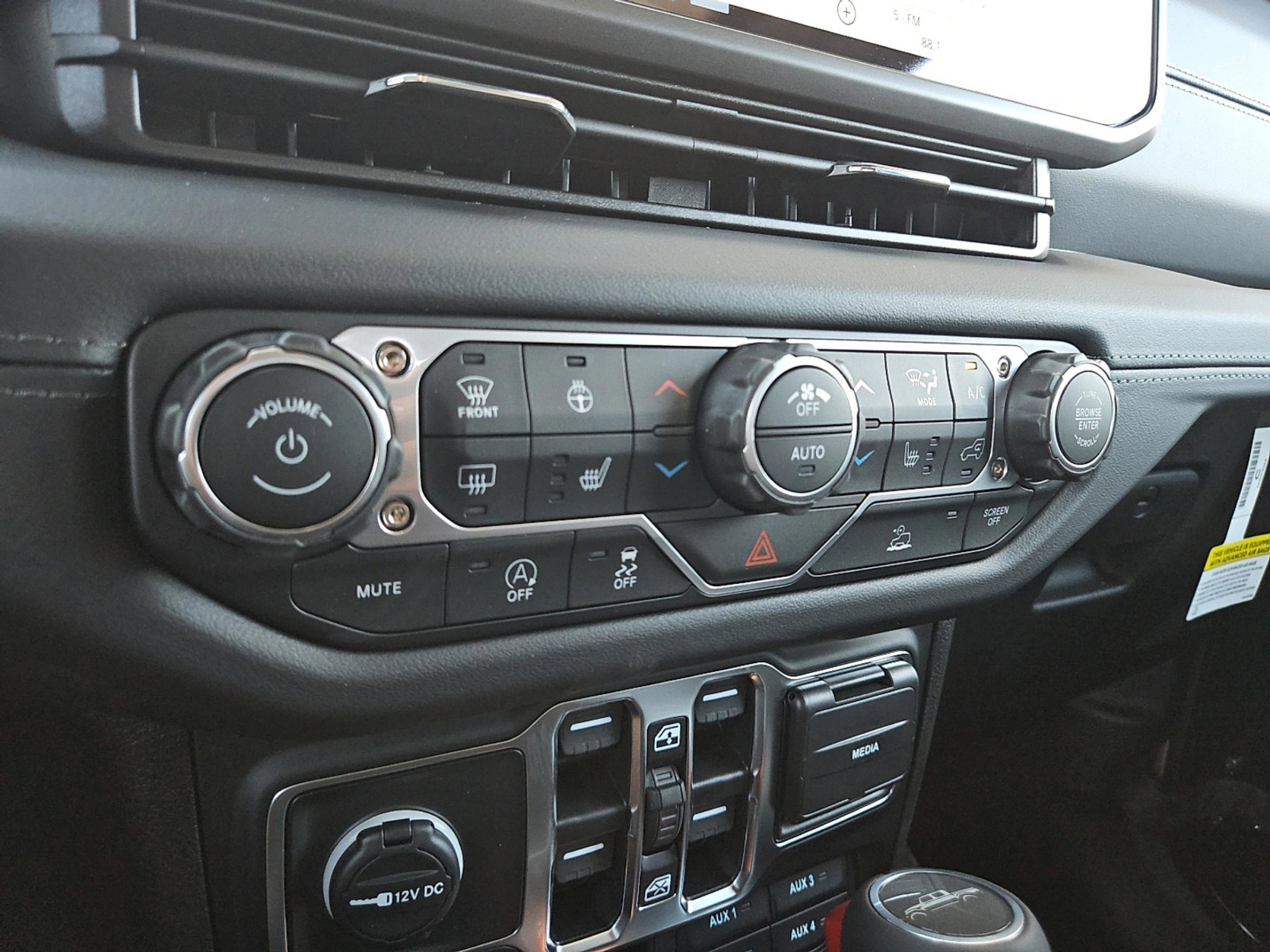 New 2025 Black Clear-Coat Exterior Paint Jeep Texas Trail image 22