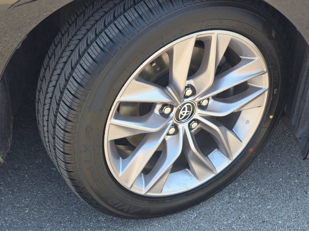 Used 2019 Midnight Black Metallic Toyota XLE image 17