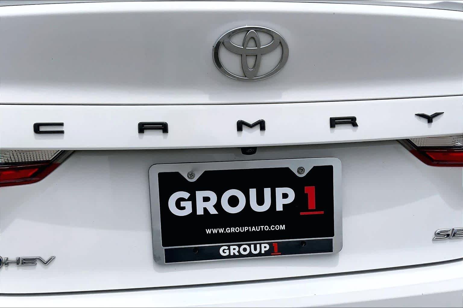Used 2025 Ice Cap Toyota SE image 10