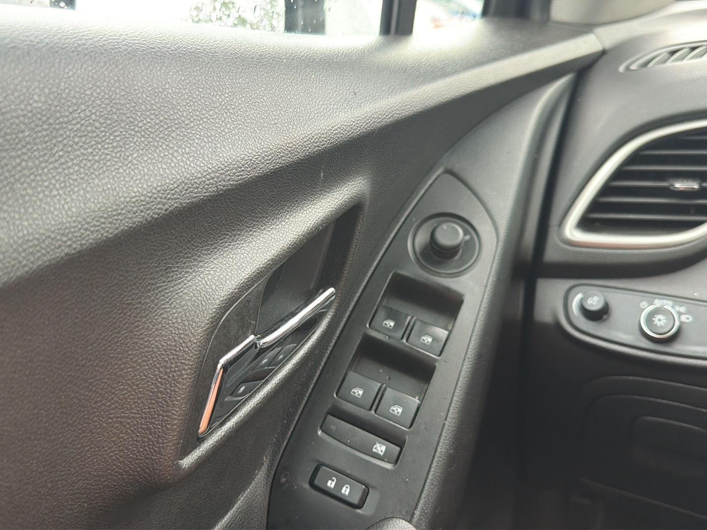 Used 2019 Summit White Chevrolet LT image 15