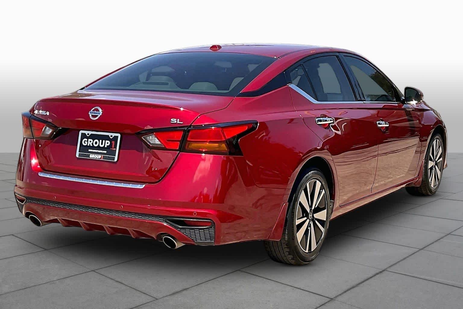 Used 2022 Scarlet Ember Nissan 2.5 SL image 13