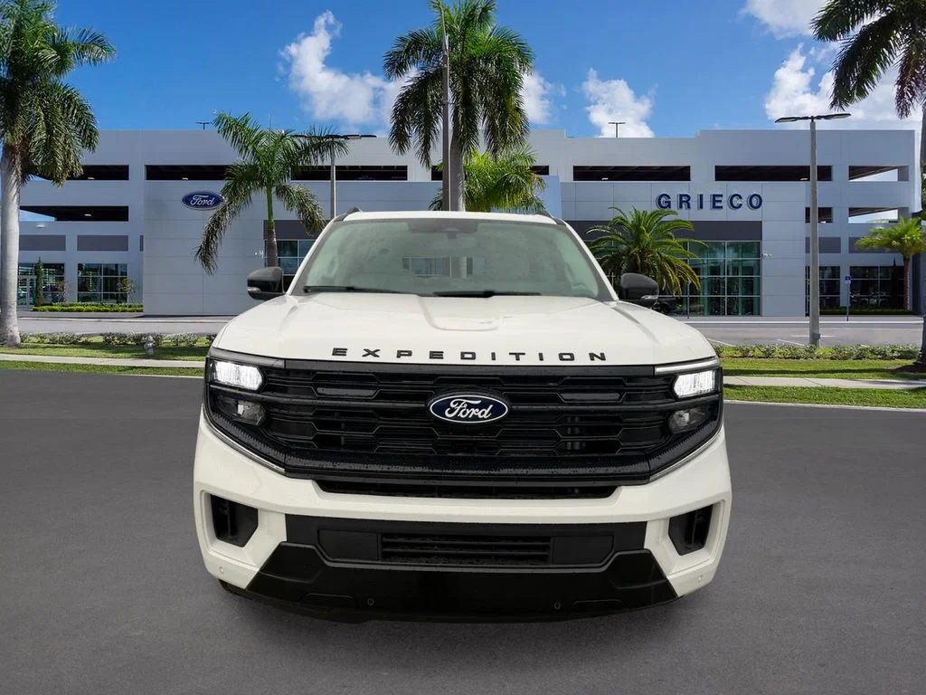 New 2027 Star White Metallic Tri-Coat Ford Platinum image 2