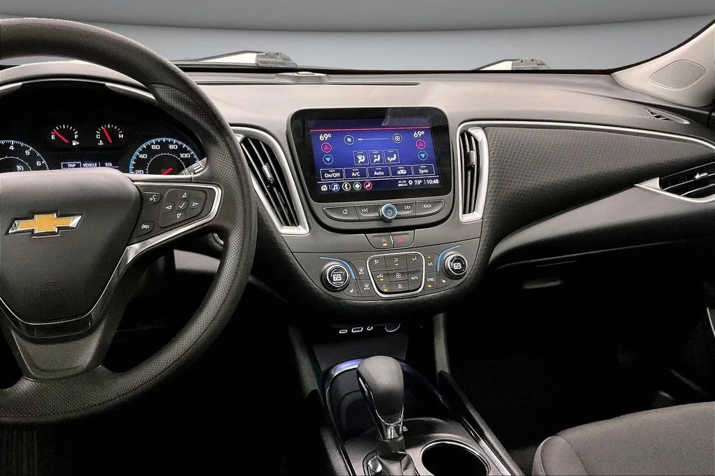 Used 2023 White Chevrolet LT image 9