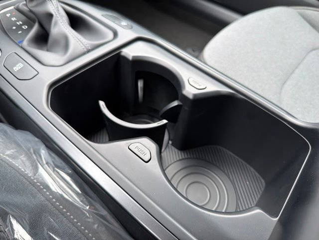 New 2026 Snow White Pearl Kia LXS image 19