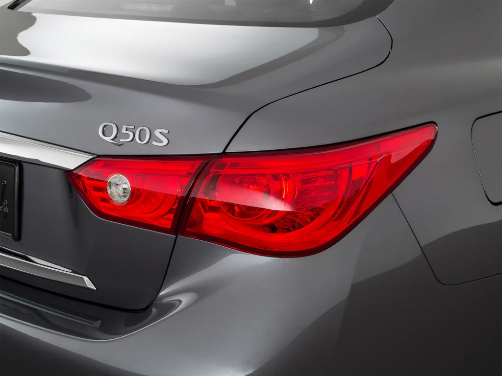 Used 2017 Gray INFINITI Sport image 16