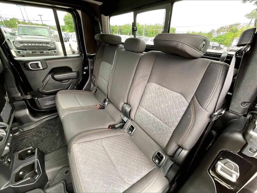 Used 2024 Black Clearcoat Jeep Mojave image 14