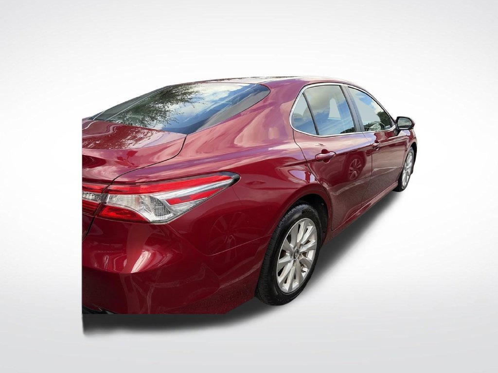 Used 2018 Red Toyota LE image 4