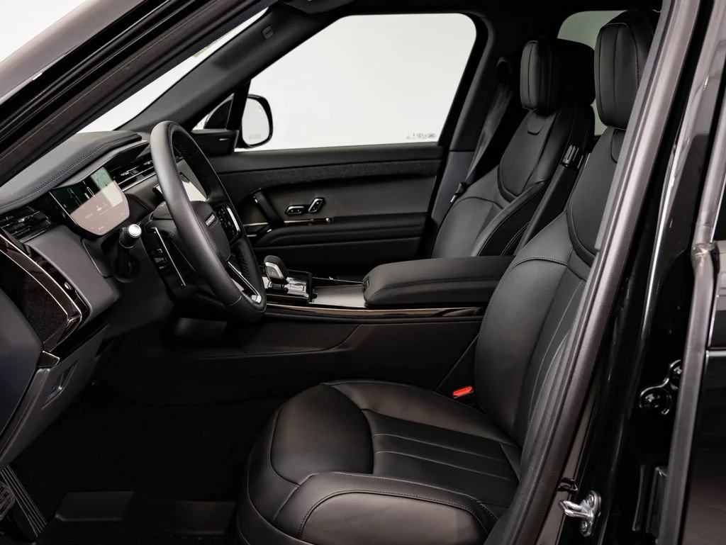 New 2026 Santorini Black Land Rover SE image 23
