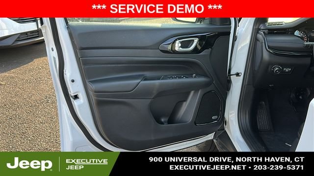 New 2025 Bright White Clear-Coat Exterior Paint Jeep Limited image 9