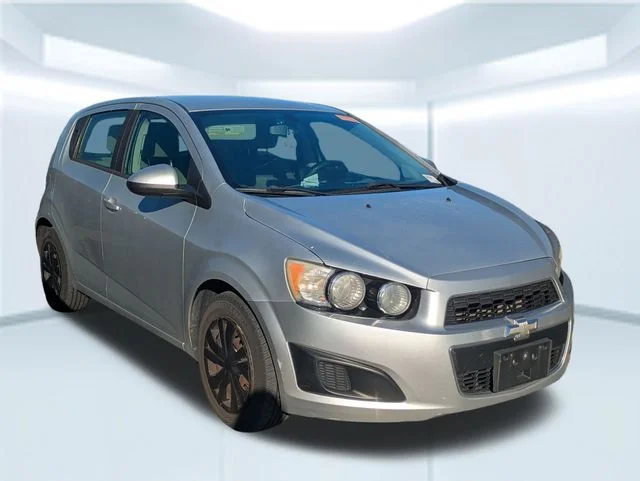Used 2015 Silver Chevrolet LS image 4