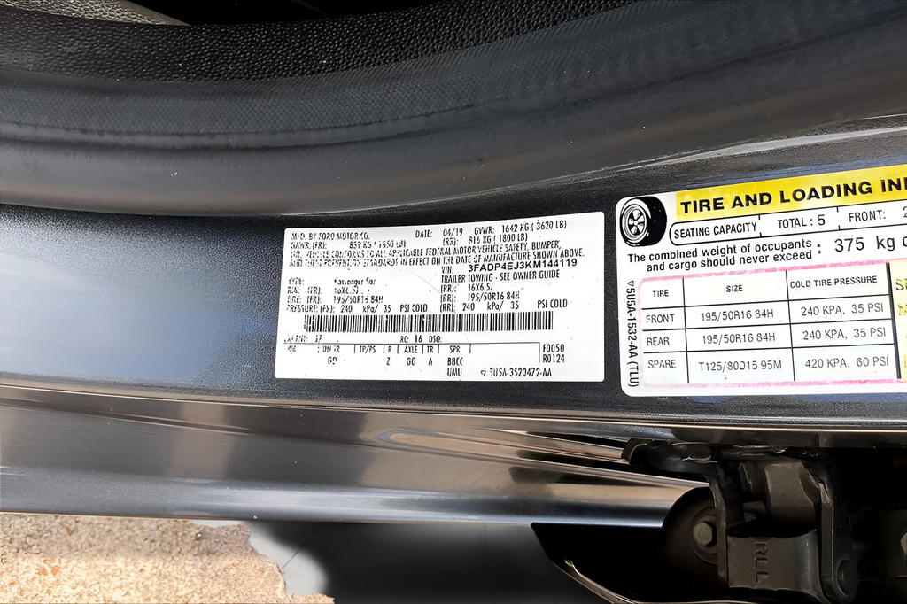 Used 2019 Gray Ford SE image 29
