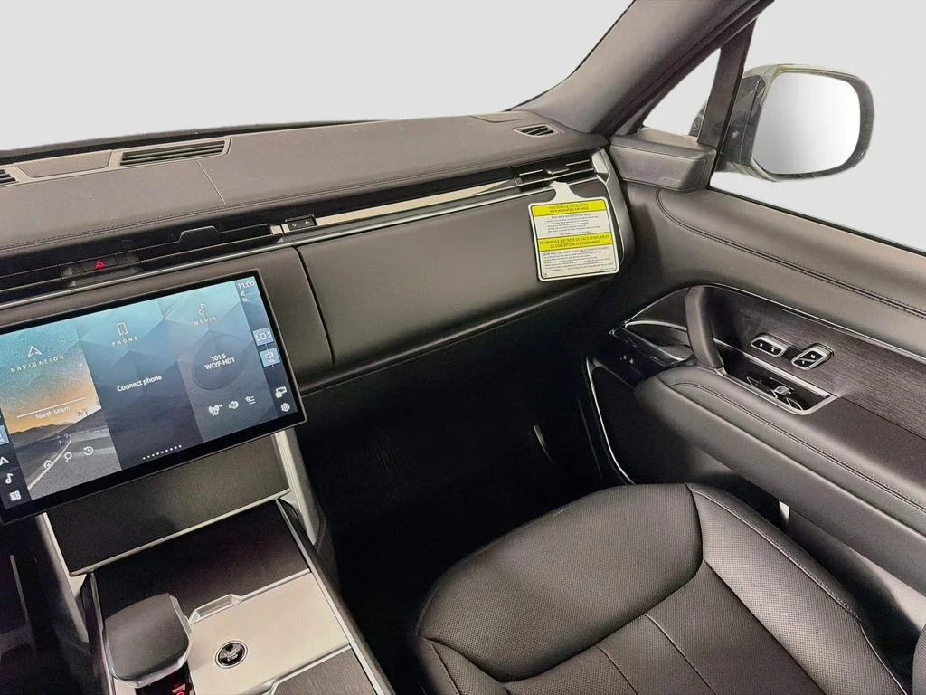 New 2026 Eiger Grey Land Rover SE image 25