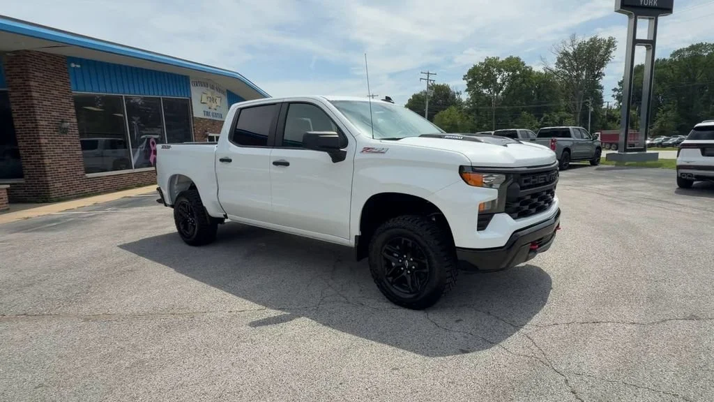 New 2026 Summit White Chevrolet Custom Trail Boss image 2