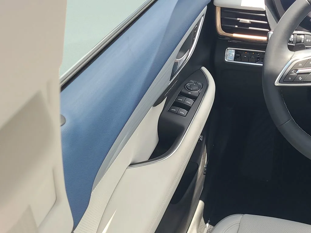 New 2026 Ebony Twilight Metallic Buick Avenir image 15