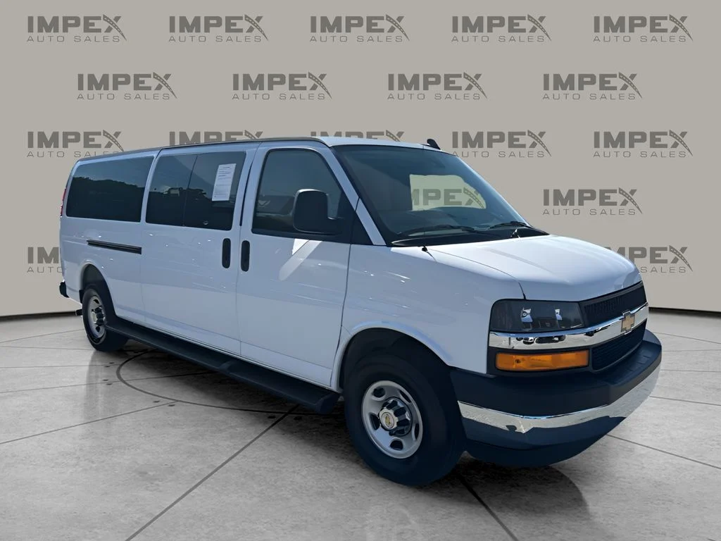 Used 2025 White Chevrolet LT image 7