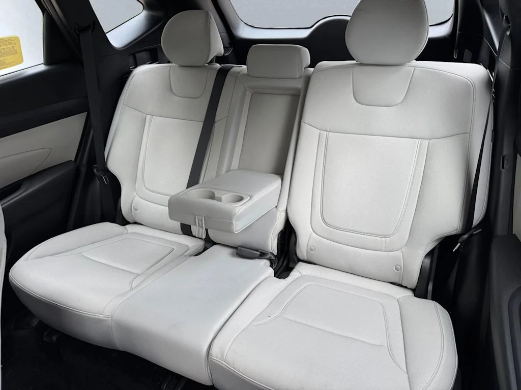 Used 2025 Silver Hyundai SE image 17