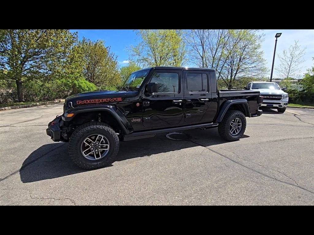 New 2026 Black Clear-Coat Exterior Paint Jeep Mojave X image 4