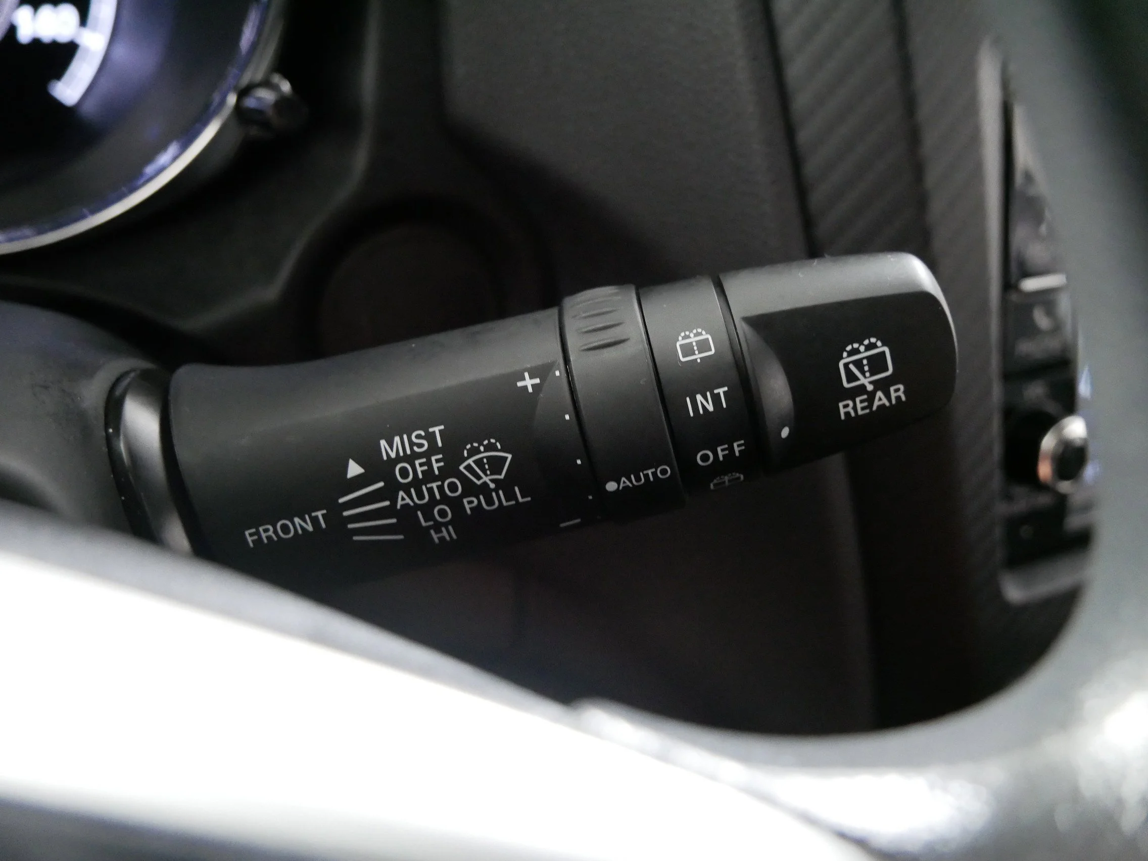 Used 2025 White Diamond Mitsubishi ES image 30