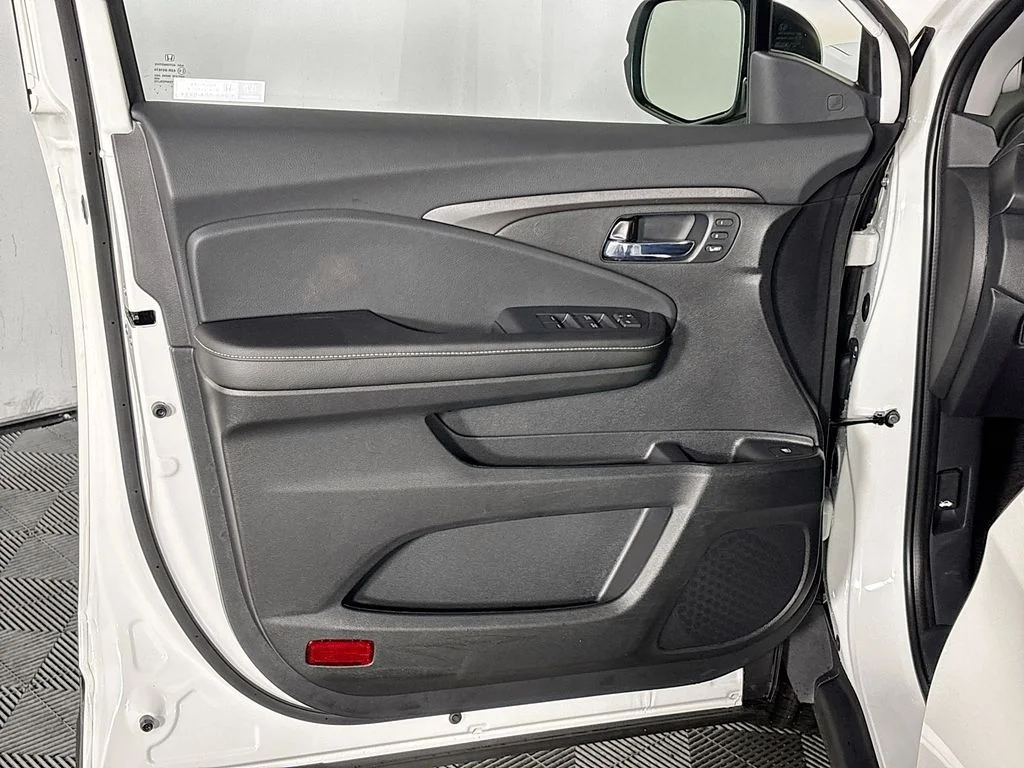 New 2026 Platinum White Pearl Honda RTL image 10