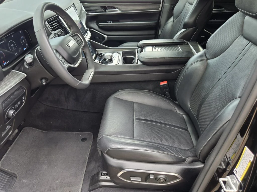 2023 Jeep Wagoneer L Series II - Photo 13