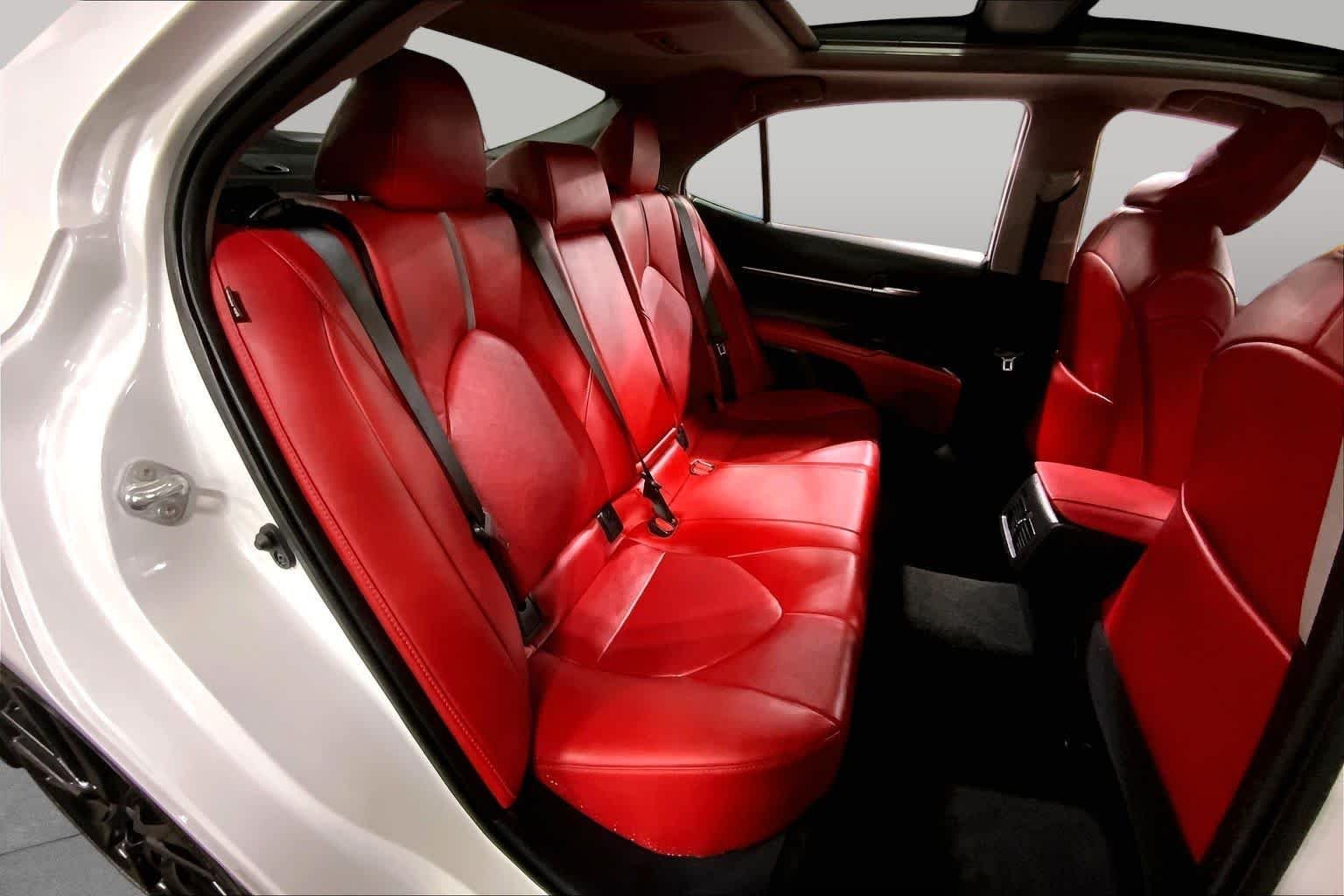 Used 2021 Wind Chill Pearl Toyota XSE image 20