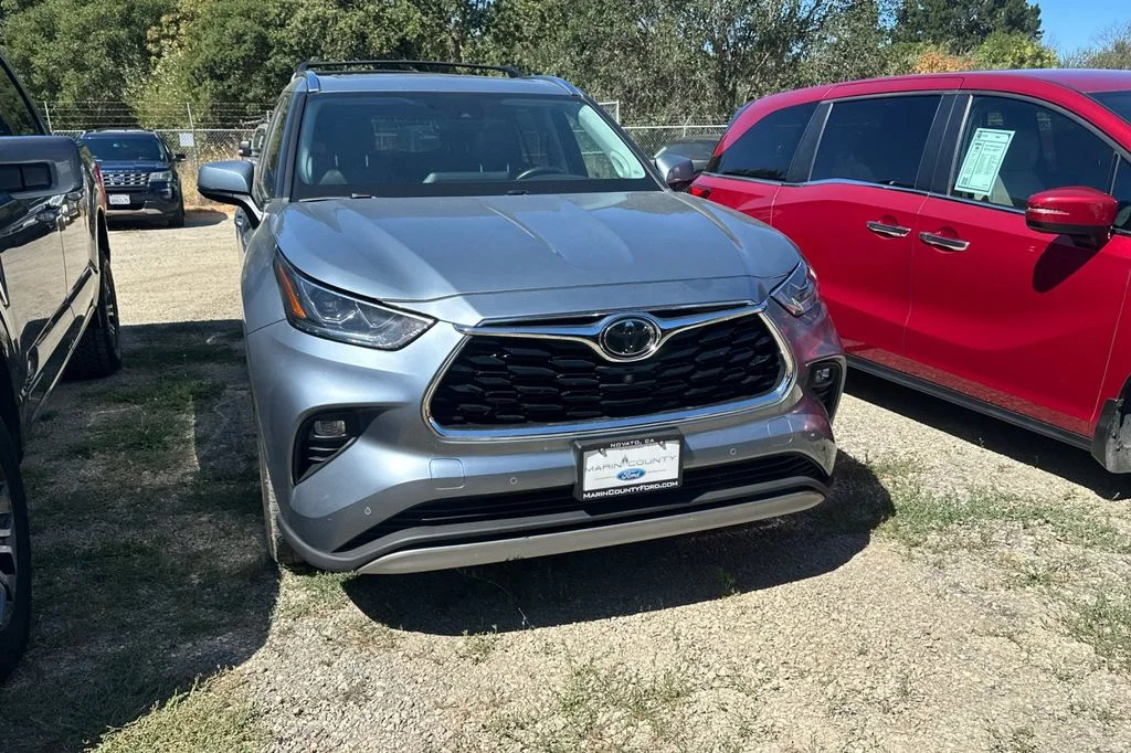 Used 2020  Toyota Platinum image 3
