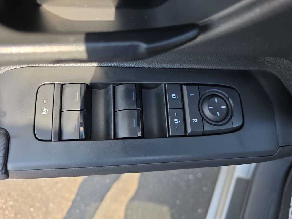 2025 Toyota Tacoma SR5 - Photo 28